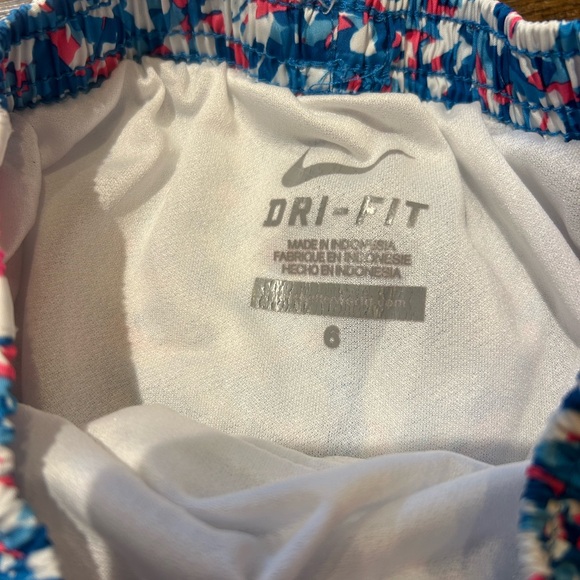 Nike Shorts 6 - Picture 2 of 8